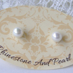 White Pearl earrings / bridal earrings / wedding pearls / shell pearl / pearl post earrings