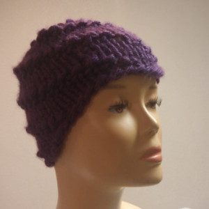 ONLY ONE Winter Knit Beanie in Plum Purple