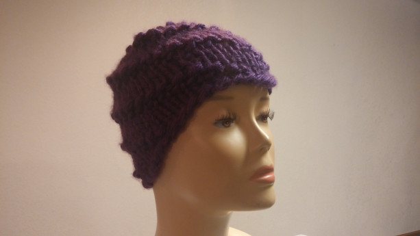 ONLY ONE Winter Knit Beanie in Plum Purple