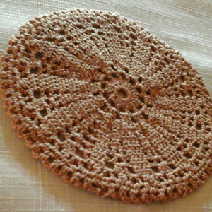Small Petal Doily in Russet.