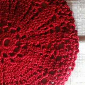 Small Petal Doily in Red.