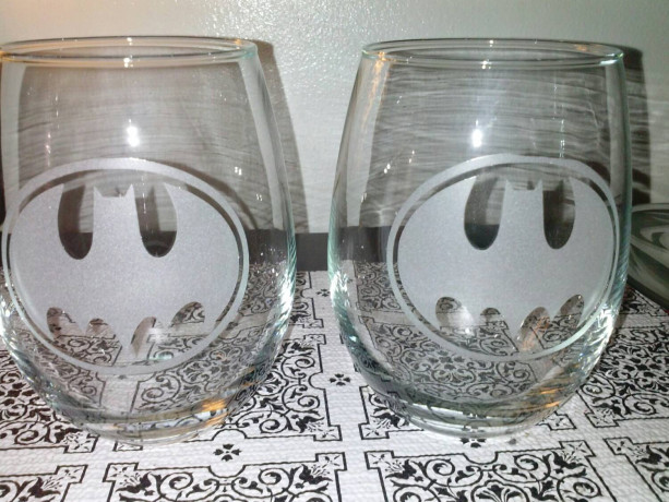 Custom Batman Sandblasted Wine Glass -  Etched Glass - Tumblers-  Wine Glass - Batman Bar Glass - Gift for him - Gift for her