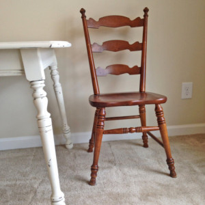 Distressed Antique White Dinning Table and Chairs