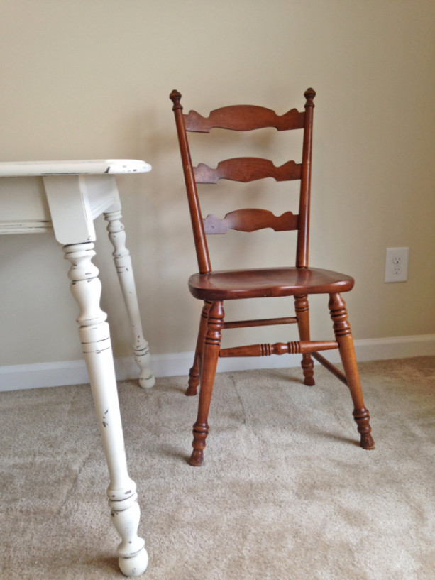 Distressed Antique White Dinning Table and Chairs