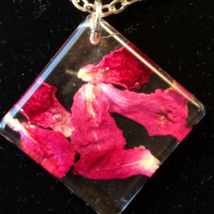Red rose petals, geometric, romantic, eco friendly, nature jewelry botanical necklace in resin. Dried flowers pendant. Real flowers.