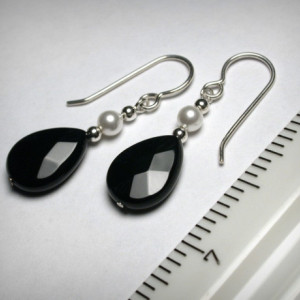Black Onyx Earrings, Black and White, Sterling Silver, Genuine Black Onyx Earrings, Pearl Earrings, Tear Drop, Black Pear Shape Earrings