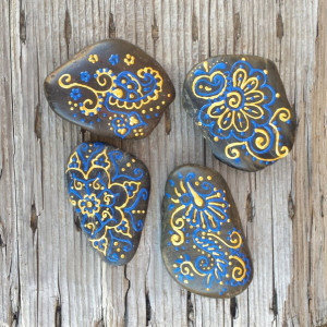 Henna Style Garden - Meditation - Paperweight - Decorative Rocks
