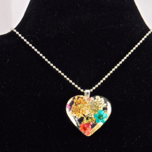 Heart shaped resin pendant necklace 