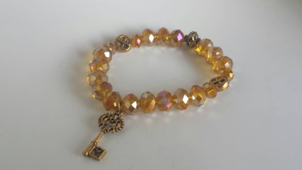 Gold beaded bracelet - key charm - Gold beads - Gold bracelet - Gift - Pink Beaded bracelet -  Beaded Bracelet - Stretch Bracelet  - Charm
