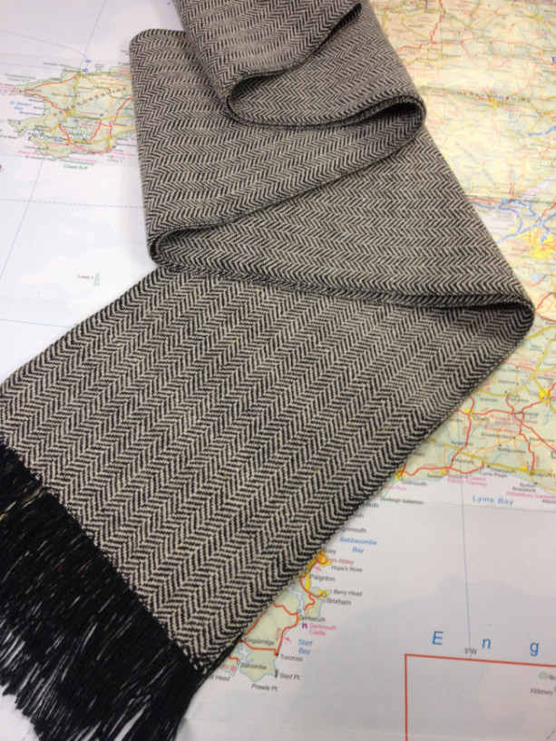 Cashmere & Tencel Herringbone handwoven scarf: Black/Natural
