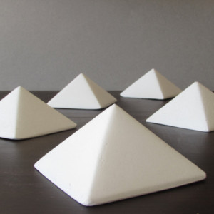 Geometric Pyramid || Concrete Décor || Paperweight and Gift