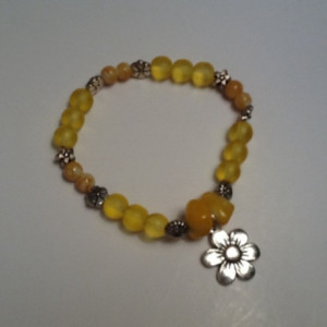 Elastic Bracelet with Amber Beads and Metal Flowers