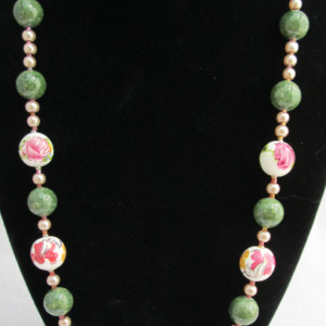 Arsenic and Old Lace, Necklace