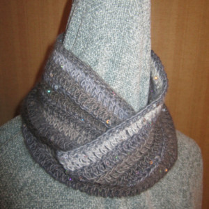 Crocheted cowl/scarf