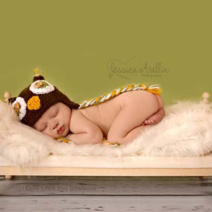 Small Classic Newborn Baby Photo Prop Bed with Mattress